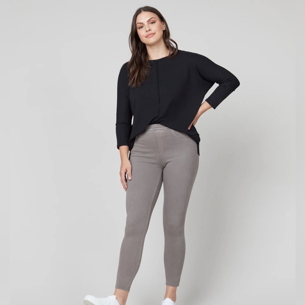Cropped Spanx jean-ish leggings in moon grey size small new with tags.